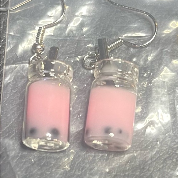 15 FUN AND UNIQUE SETS OF RETRO HANGING EARRINGS. - Picture 11 of 15